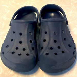 Navy blue Crocs size j3. These are a boys size 3 or womens size 5